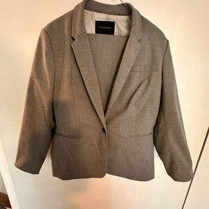 Banana Republic Women's Light Gray Tailored Blazer and matching pants